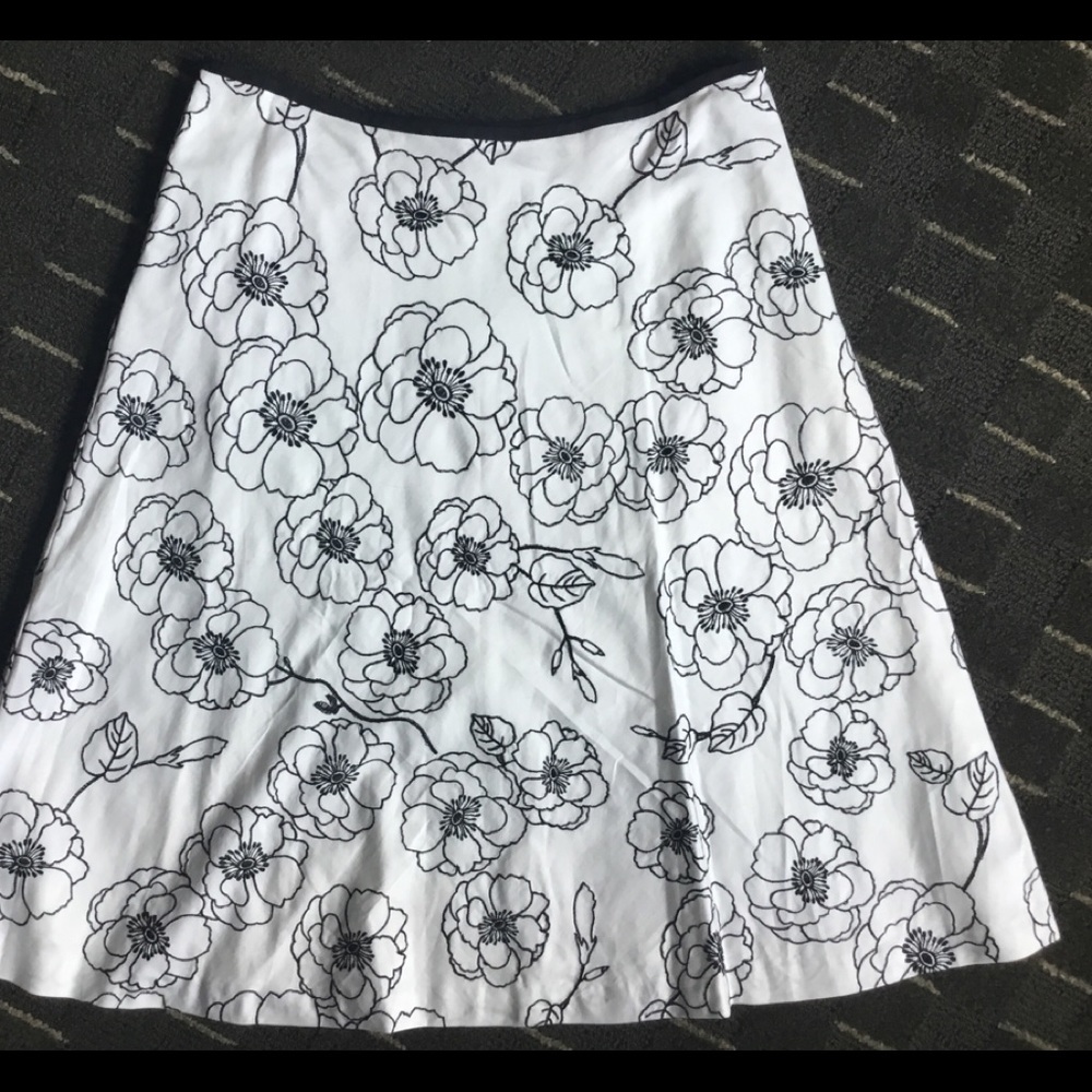 NWT WHBM A-Line skirt with embroidered flowers